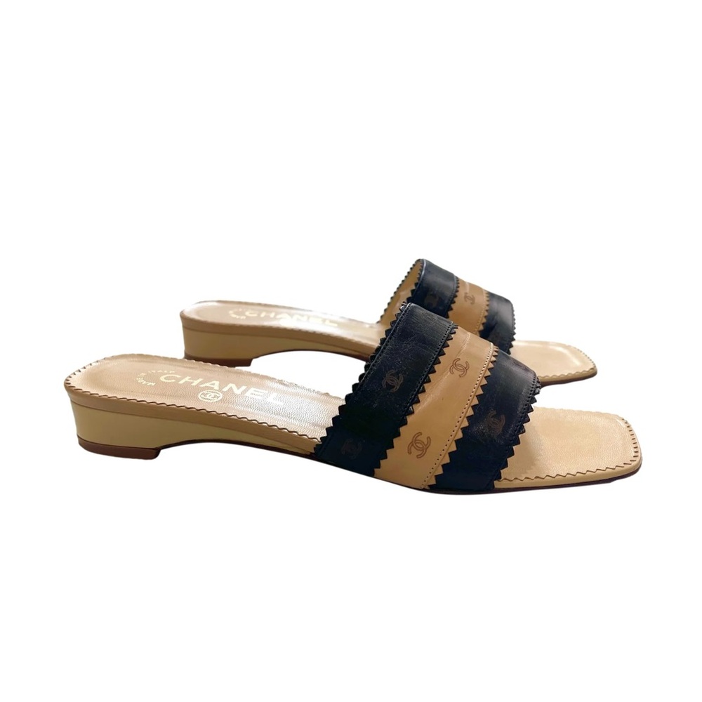 CHANEL Elegant Black and Cream Sandals